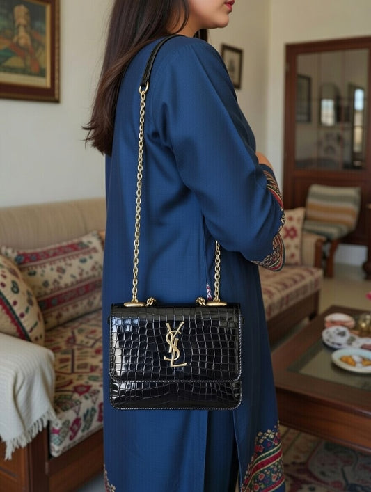 Ivory Chain Purse (Black)