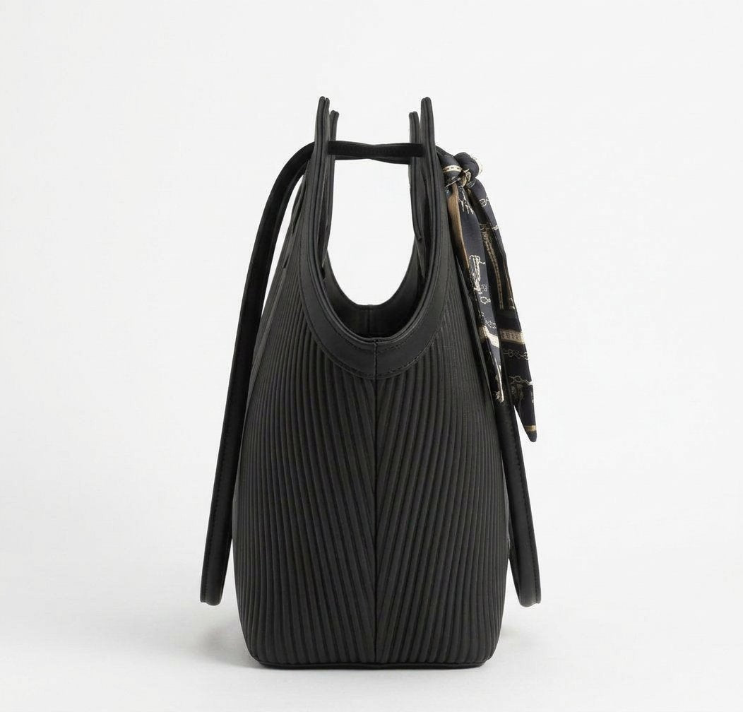Aurelia Black V-Tote